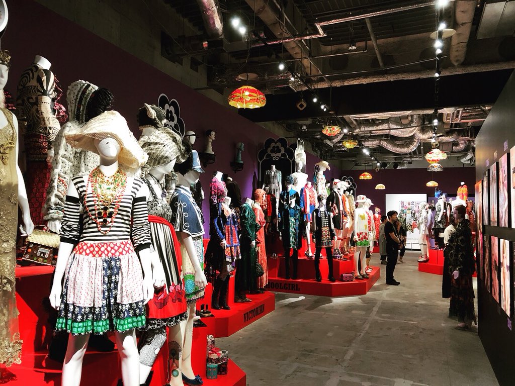 ট ইট র 有伽 Yuka 服作る人 アナスイの巡回展 眼福 コンパクトな会場でしたがとても見応えありでした 8 26まで無料で六本木でやっています Theworldofannasui アナスイ Annasui Fashionexhibition アナスイ展 ザワールドオブアナスイ ট ইট র 有伽 Yuka 服作る人 アナスイの巡回展 眼福 コンパクトな会場でしたがとても見応えありでした 8 26まで無料で六本木でやっています Theworldofannasui アナスイ Annasui Fashionexhibition アナスイ展 ザワールドオブアナスイ