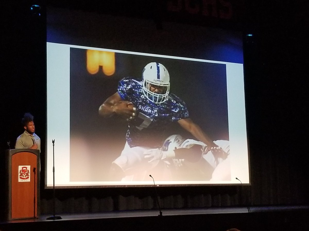 EleetaSue's tweet image. Demaurez Bellamy, you will inspire many with your story.  Never give up! Way to love, encourage  and support @knielsen18 #VCSlearns #VCSadmininstitite