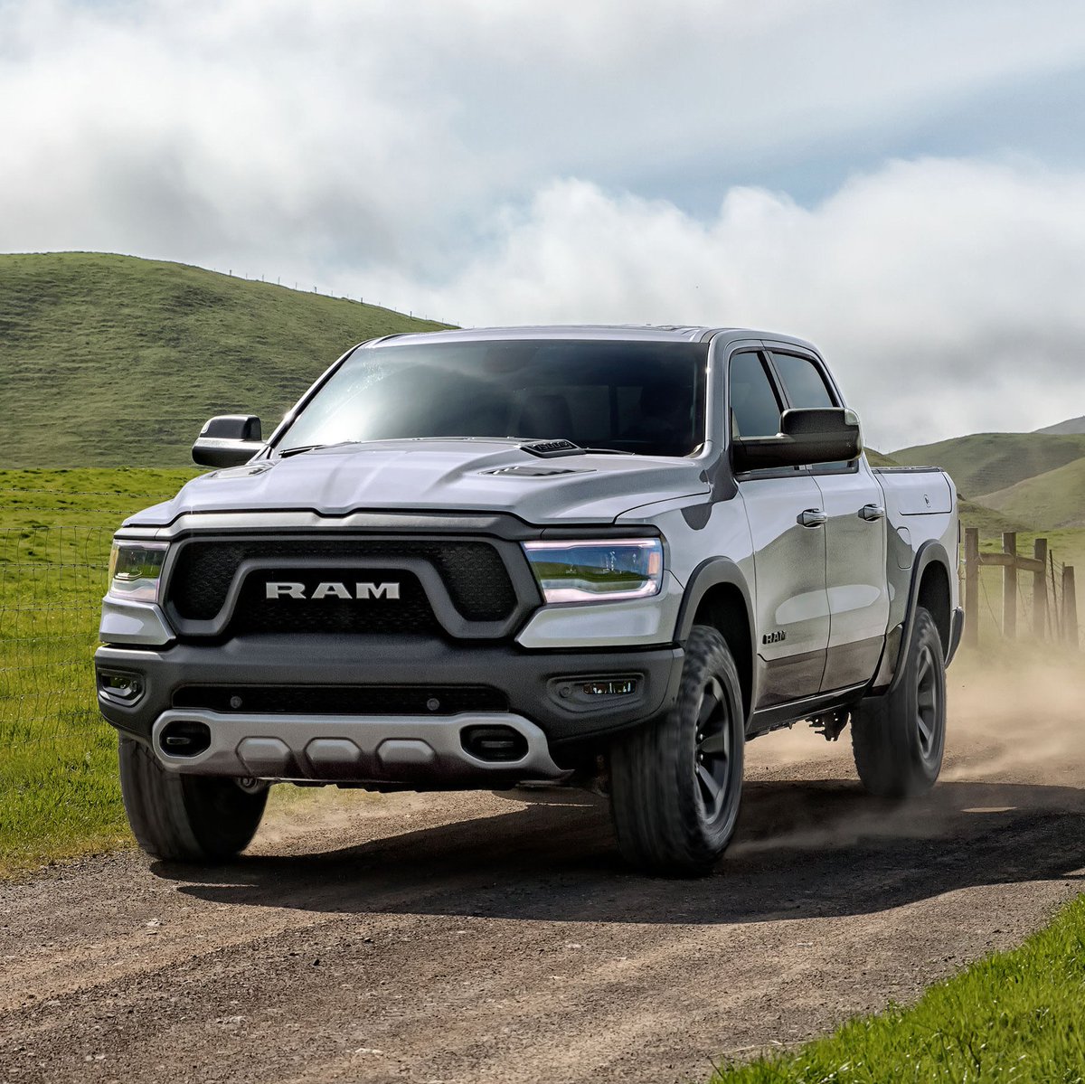RamTrucks's tweet photo. Strength evolved. https://t.co/7erXBCeBwr