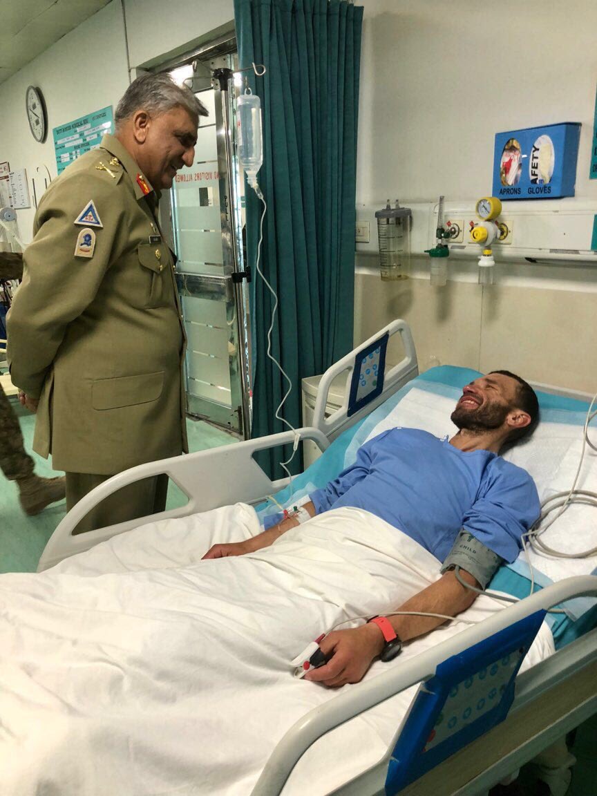 OfficialDGISPR's tweet photo. COAS visited Russian mountaineer Alexander Gukov at Combined Military Hospital (CMH) Rawalpindi. Mr Guvok was rescued by Pak Army Aviators from 20650 feet high Latok Peak in Pakistani Northern Areas this morning through a very challenging Aviation effort.
@Russia
@RT_com https://t.co/owmm9Ua90a