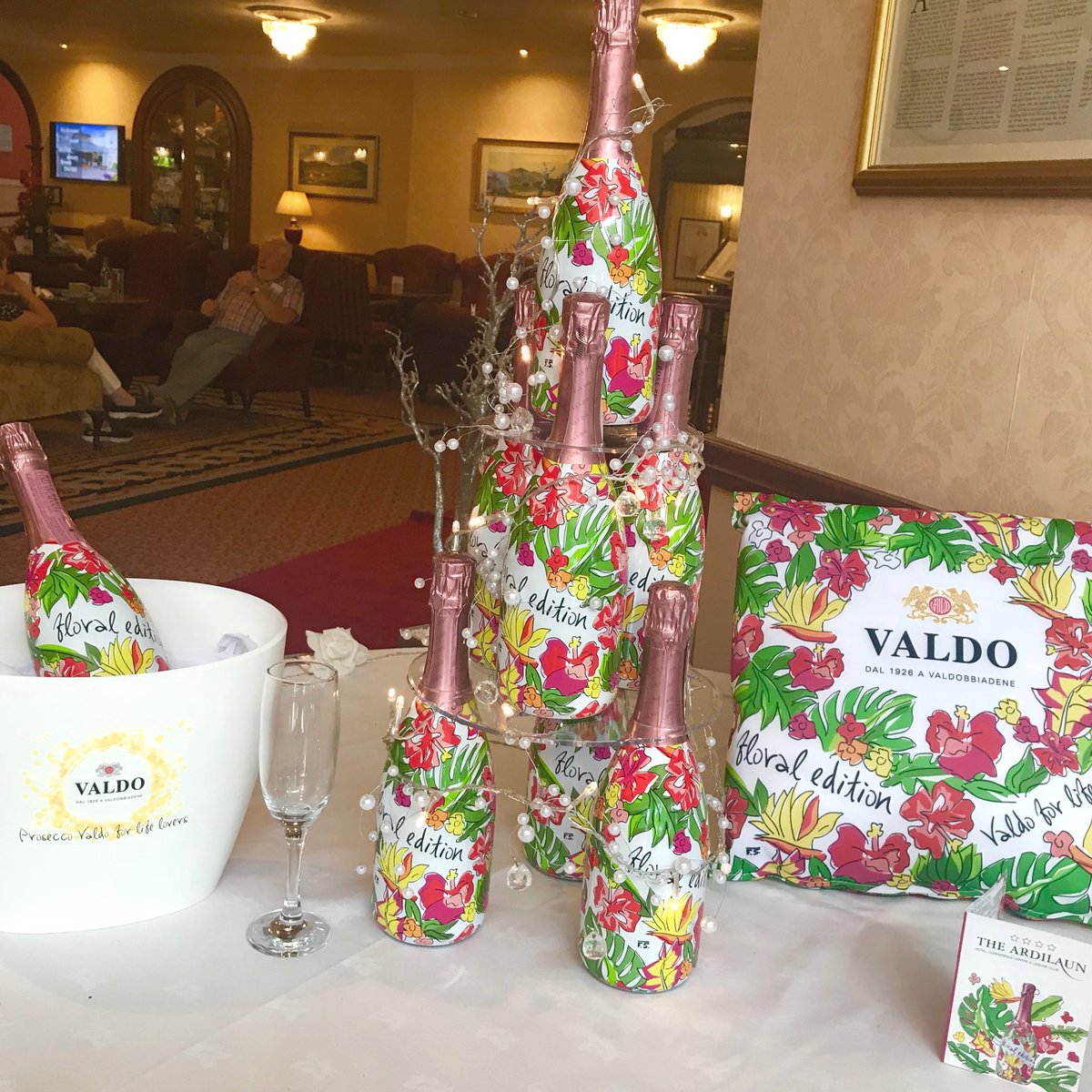 FebvreWines's tweet photo. Delighted to be involved in this year #firstfurlong lunch @Ardilaungalway in aid of @BCResearchIre with a stunning Valdo Floral Prosecco reception #ardilaunhotel #galwayraces #valdorosefloral #valdoforlifelovers #style #bestdressed https://t.co/7rUkux3RPU