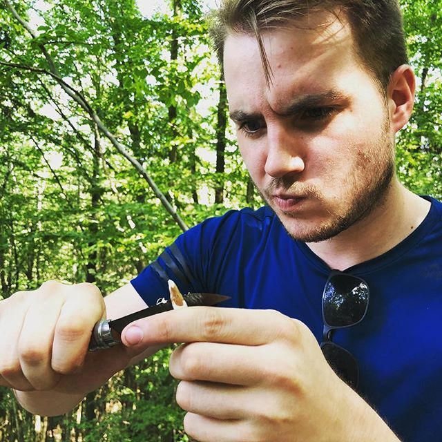 dasKambeck's tweet photo. Für schärfere Bilder...#filmmaking #sharpimage #knives #pencil #wood #focuspuller https://t.co/EGNbHkb99o https://t.co/4EQOu33daS