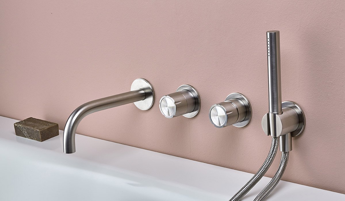 minarubinetti's tweet photo. ---Synth per vasca---
Tante soluzioni anche per la zona vasca, con proposte ad incasso oppure batterie bordovasca.
#Ricordati mood del passato per progetti compositivi contemporanei.
#MinaTAPS #MinaSYNTH #bathroomdesign #wellness #vasca #interiordecor https://t.co/HVr0YdW9Qp