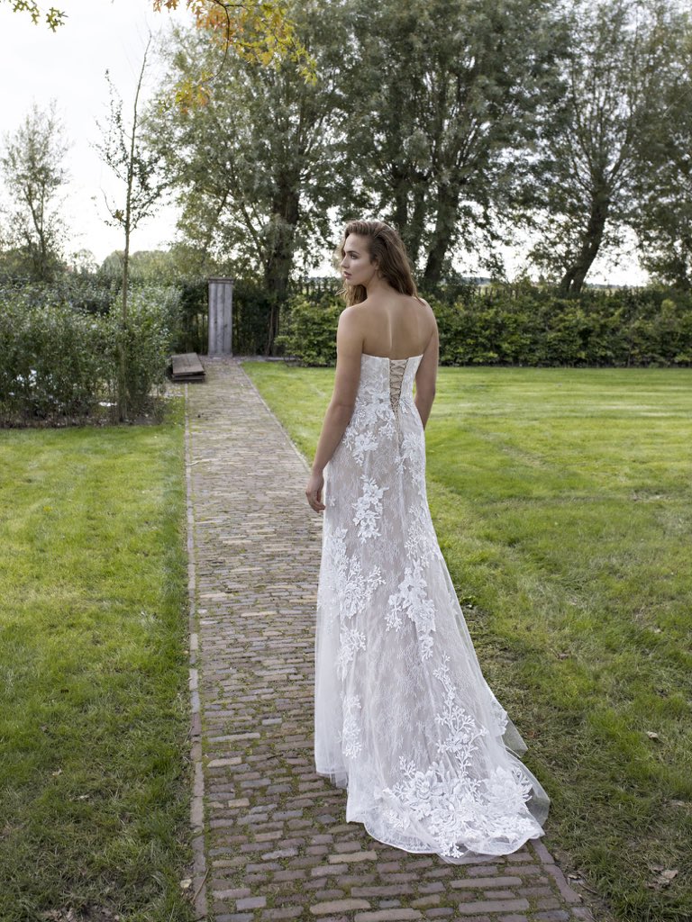 PurityBridal's tweet image. This gorgeous new dress from @ModecaBridal has just arrived. 
#modeca #dutchdesign #modecacollection #bride #bridal #bridetobe #shesaidyes #wedding #weddingplanning #weddingdress #yestothedress #bridalstyle #bridestory  #gettingmarried #bridalstory #bridesmaids #vintage #curve