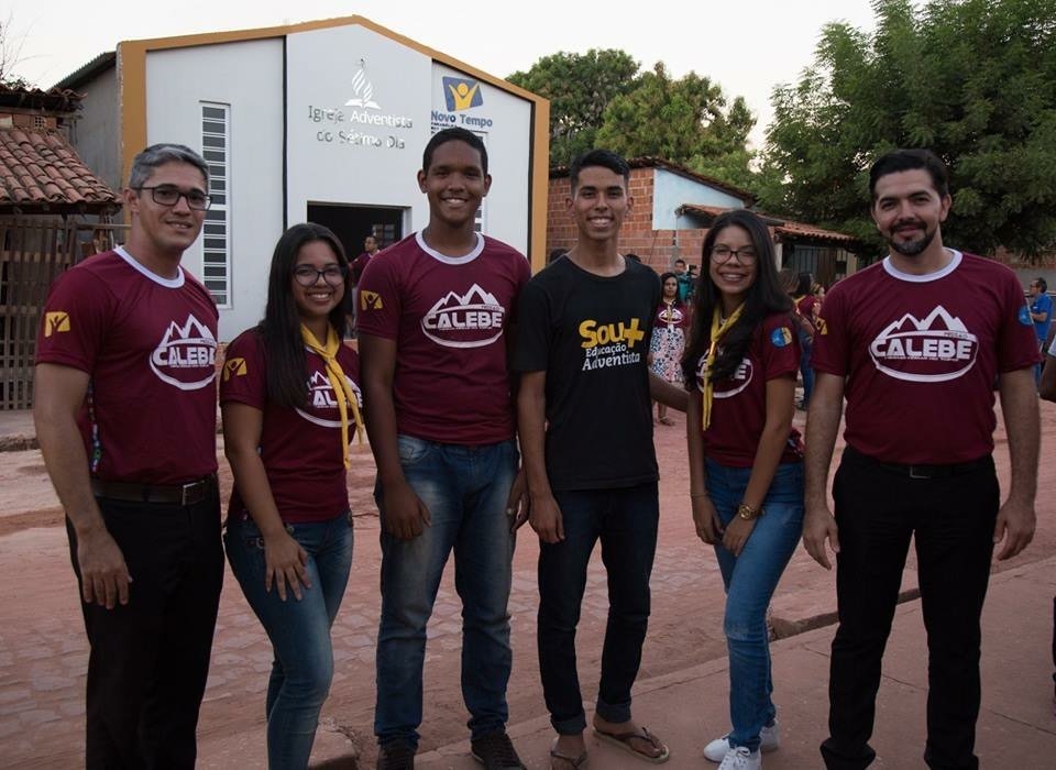Na Associação Maranhense, a Missão Calebe é o carro chefe! São 30.000 jovens que saíram de suas casas para fazer a diferença!
Quatro jovens da Escola Adventista da Cohab, em São Luis, foram para o interior construir uma igreja que contou com o apoio da Educação Adventista.