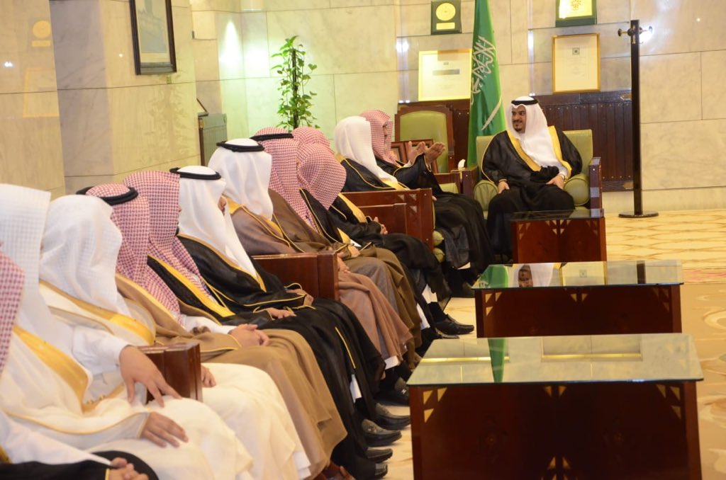 IMSIU_edu_sa's tweet photo. سمو أمير منطقة الرياض بالنيابة خلال استقباله لمعالي مدير #جامعة_الإمام يؤكد على أهمية الدور الذي تقوم به #جامعة_الإمام كواحدة من أعرق الجامعات السعودية في خدمة أبناء الوطن العزيز ومثمناً جميع الجهود التي تقوم بها والخدمات التي تقدمها. https://t.co/F92tZotQDd