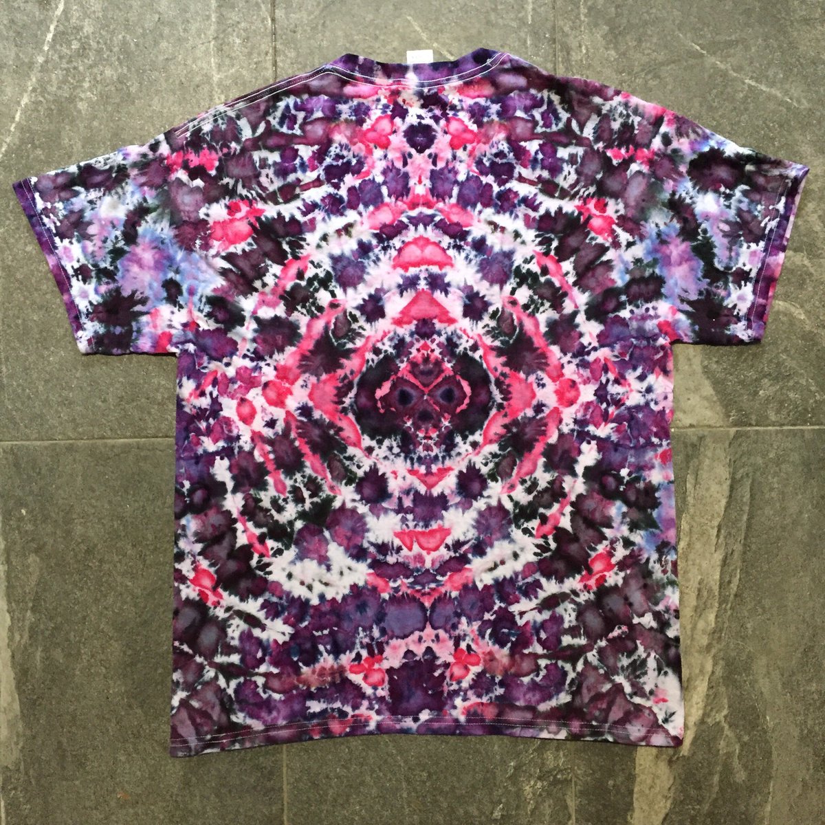 TheLeesOfMemory's tweet image. Highlights from the first couple batches of #IceAndTime x #GrandPalace Blinding White ice-dyes! #MerchWorld #FiberReactive #ProcionDyes @dharmatrading 
🌀🌈