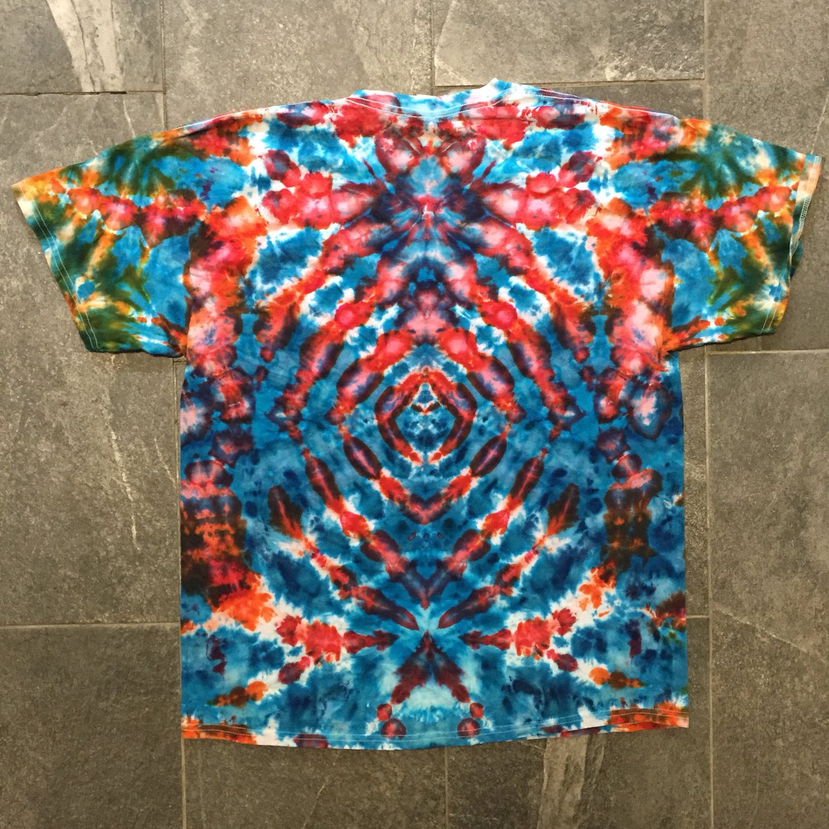 TheLeesOfMemory's tweet image. Highlights from the first couple batches of #IceAndTime x #GrandPalace Blinding White ice-dyes! #MerchWorld #FiberReactive #ProcionDyes @dharmatrading 
🌀🌈