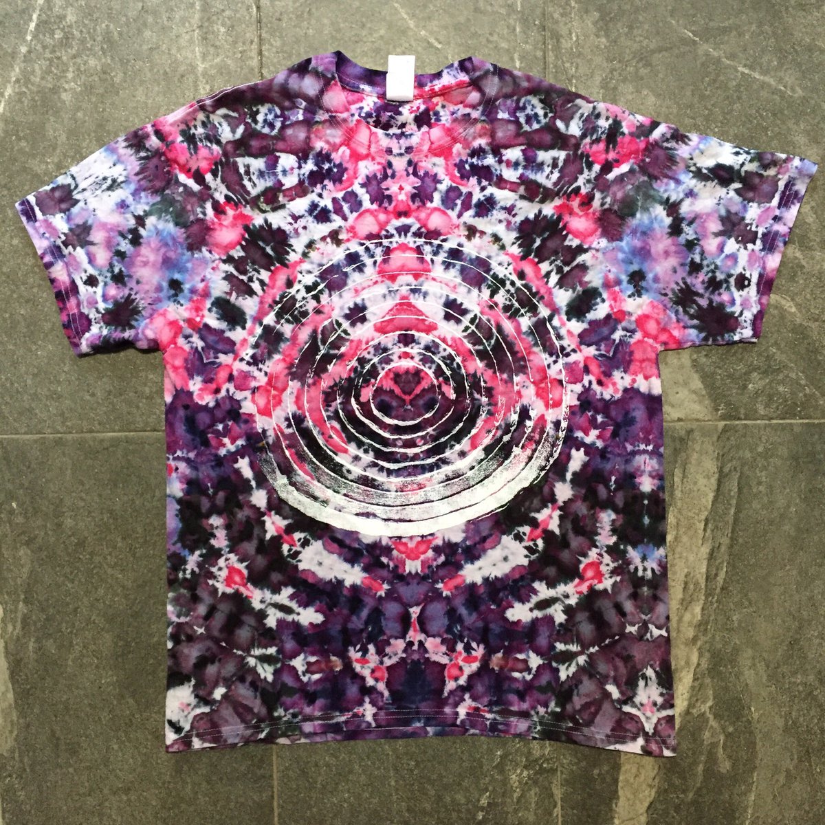 TheLeesOfMemory's tweet image. Highlights from the first couple batches of #IceAndTime x #GrandPalace Blinding White ice-dyes! #MerchWorld #FiberReactive #ProcionDyes @dharmatrading 
🌀🌈