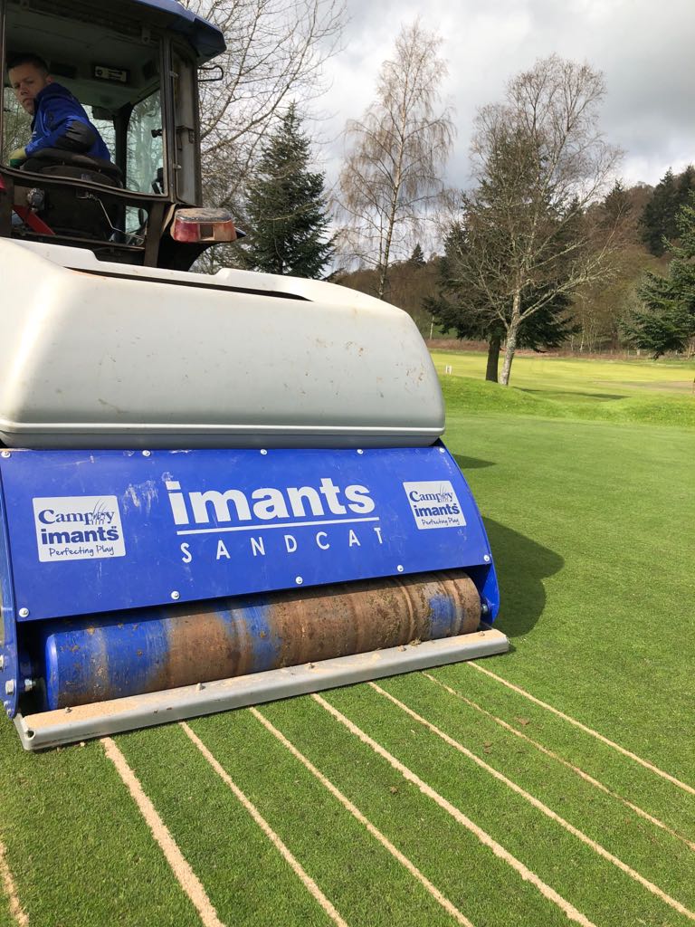 coreykimball345's tweet photo. 6" deep channels created by the Campey Imants Sandcat which allows for water to percolate down and away. @StJohnsTurfcare @Solutions4Turf @ImantsBV https://t.co/xHV9VEkEGg