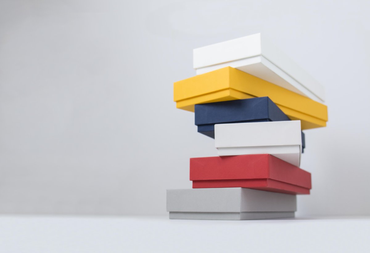 SensesPaper's tweet image. Beautiful collection of boxes produced by @showcasetweets.  From top to bottom: Cream Taffeta, Sublime Sunset, Dartmouth Blue, Driftwood Grey, Windsor Scarlet and Dreadnought Silver. #luxurypackaging #colouredpaper #MadeWithSenses @Wigstonpaper