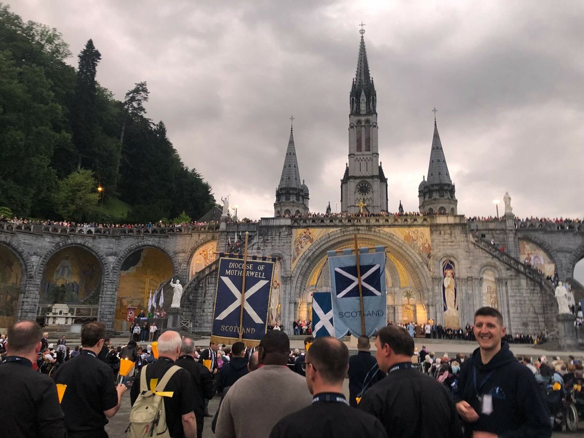 katycluckie_'s tweet photo. Had the most inspirational 10 days in Lourdes and Bruges spending my time helping those who are sick or elderly enjoy their pilgramage in Lourdes. Every person in the youth group played such an important part in my week and I miss it so much already :( https://t.co/L1OJjo1EfV