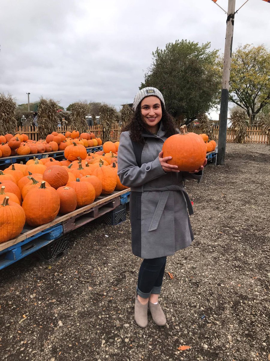 MCWCancerCenter's tweet photo. 🚨Amazing Intern Alert! ⬇️⬇️⬇️
I'm Yasmeen Rayyan, a senior at the University of WI Parkside studying biology. This summer I worked to help address cancer disparities through high school education. #amazingintern #cancerresearch https://t.co/0nxzn4SSNm