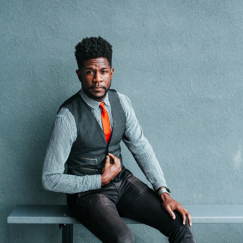 Dressing well is a form of good manners.
#EllaBing #MensFashion