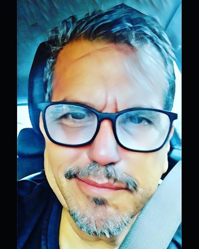 FernandoTemores's tweet image. Aburrido... / #driving #drivingtime #morning #swimming #swimmingtime #me #man #selfie #Selfies #men #glasses ift.tt/2KegNub