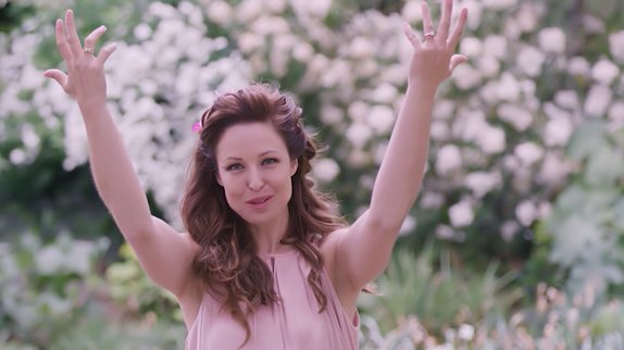 purecharts's tweet photo. .@Natasha_StPier chante Sainte-Thérèse de Lisieux sur son nouvel album "Aimer c'est tout donner" https://t.co/qh0J14U6AR https://t.co/hoEOd7s8Iz