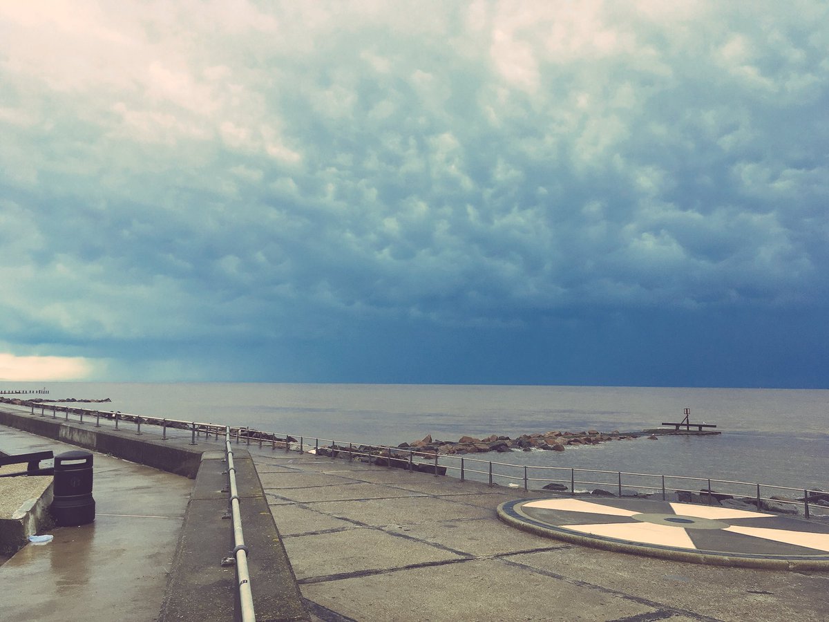 tandemsteves's tweet photo. Incredible clouds over Ness Point in Lowestoft this morning #storm #clouds #weather #lowestoft #tandemstevescycles #cycling #lowestoftvision https://t.co/nOgr9pvPXF