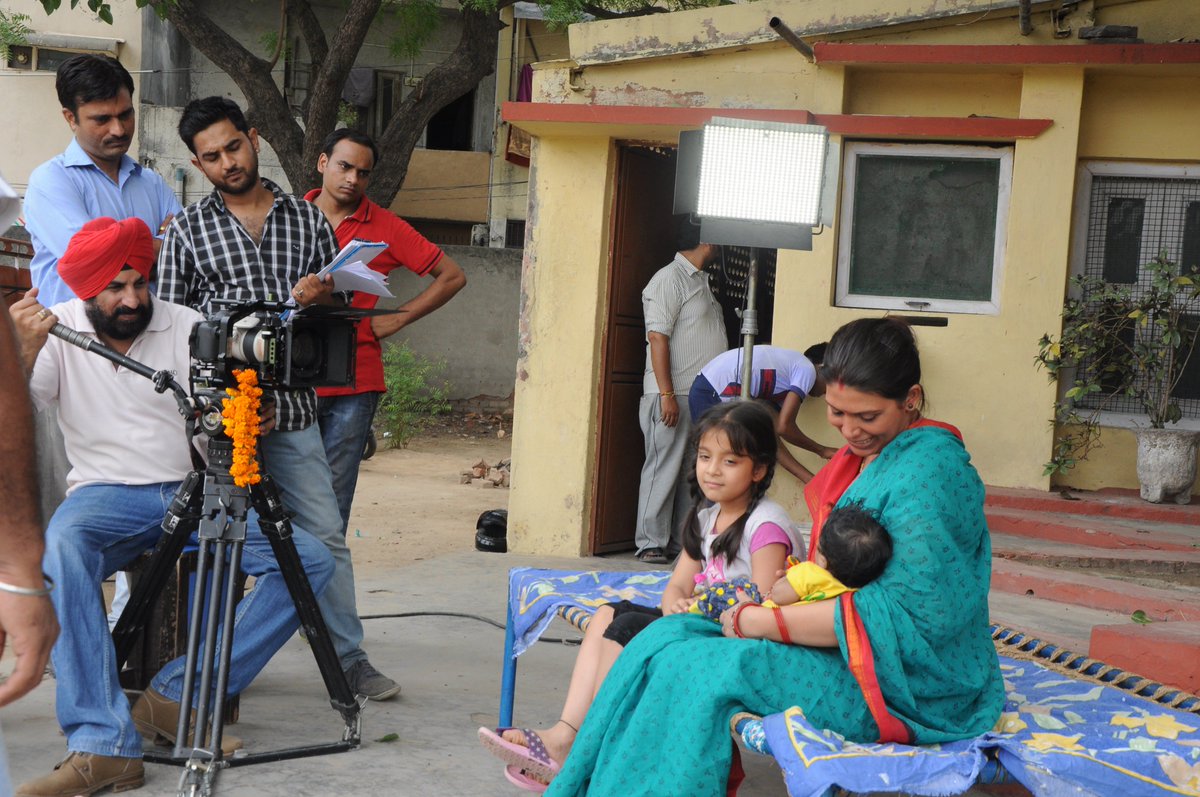 Creat_Channel's tweet photo. Creative Channel presents a TVC on #Deworming
Some #BehindTheScenes moments from the #shoot
#CreativeChannel #Shoot #production #TVC #DewormingDay #Lights #camera #Action #Health #HealthyNewIndia @NHPINDIA @drharshvardhan @JPNadda @Sethi_Vikesh27 @UNinIndia @UNICEF @UNICEFIndia https://t.co/Rj0xh1AHIY