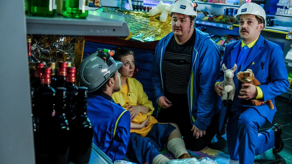 bzberlin's tweet photo. In der neuen Sitcom auf #ZDFneo spielt #DanielZillmann einen Tankstellen-Mitarbeiter
#Berlin

https://t.co/7PWqBFL1aa https://t.co/AMcXqeBnvM