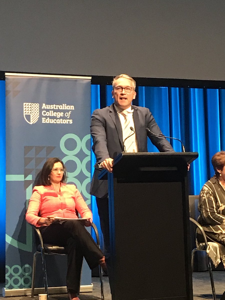 JentzHelen's tweet photo. Tom Switzer closing #thephonicsdebate https://t.co/Wuv7tBBPsd