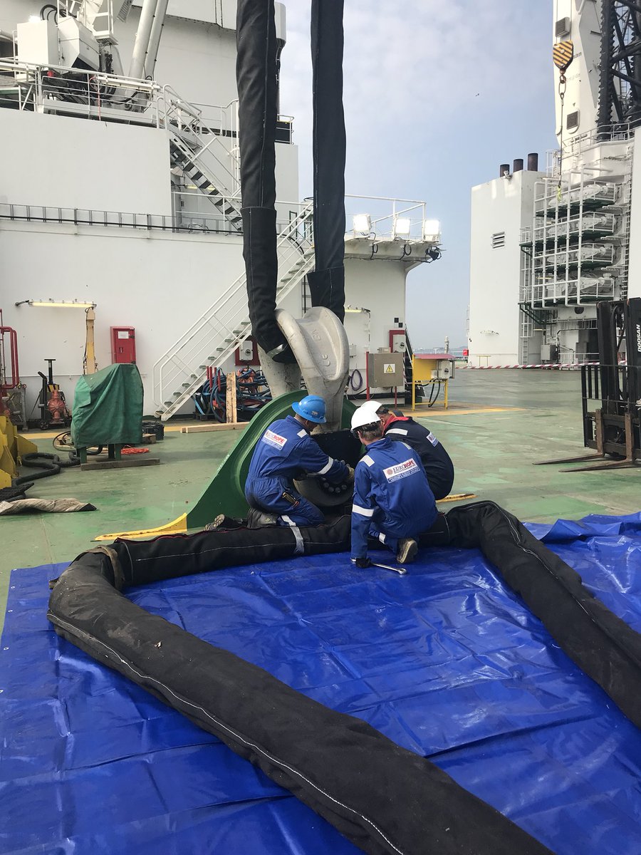VroegopJacques's tweet photo. #loadtesting #extreema #dynema #roundsling at 1190mt with our 1550t #loadshackle @LiftTex by @EuroRope & @SafeLiftingNL #rental #HeavyLift https://t.co/uhsbIIrhY6
