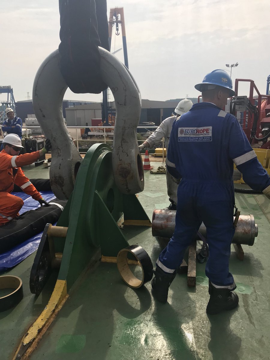 VroegopJacques's tweet photo. #loadtesting #extreema #dynema #roundsling at 1190mt with our 1550t #loadshackle @LiftTex by @EuroRope & @SafeLiftingNL #rental #HeavyLift https://t.co/uhsbIIrhY6