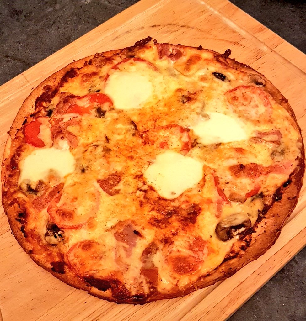 SolitaireTV's tweet photo. When gamers get hungry, pancetta, three cheese, mushroom and tomato for the win! #MikeCanCook https://t.co/NABiZdgiHd