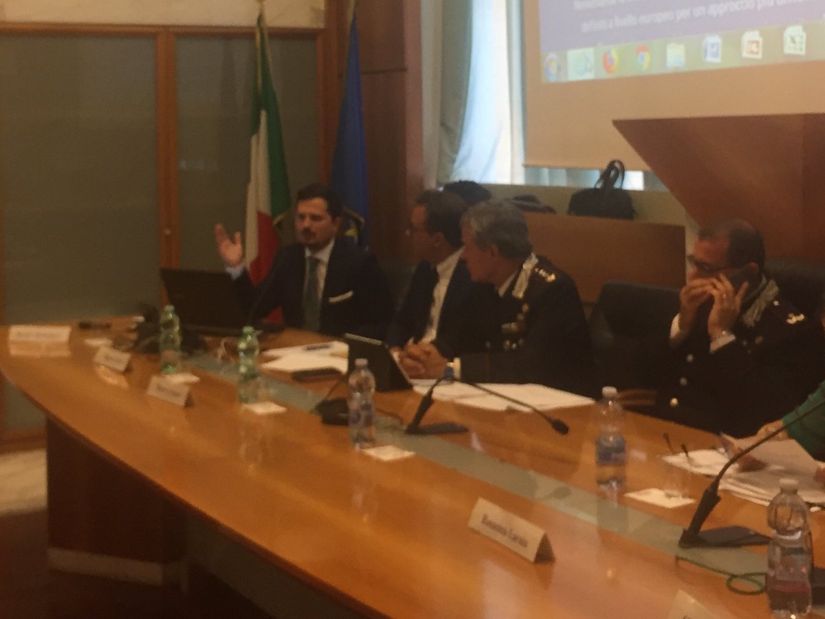assoambiente's tweet photo. Panoramica generale su #classificazionerifiuti #Ecotossico #HP14 di Sergio Bartolucci, del
Gruppo Maurizi.
✅ analizza classificazione delle miscele come pericolose, inclusi i valori limite di concentrazione usati a tal fine https://t.co/NfMOqywpoN