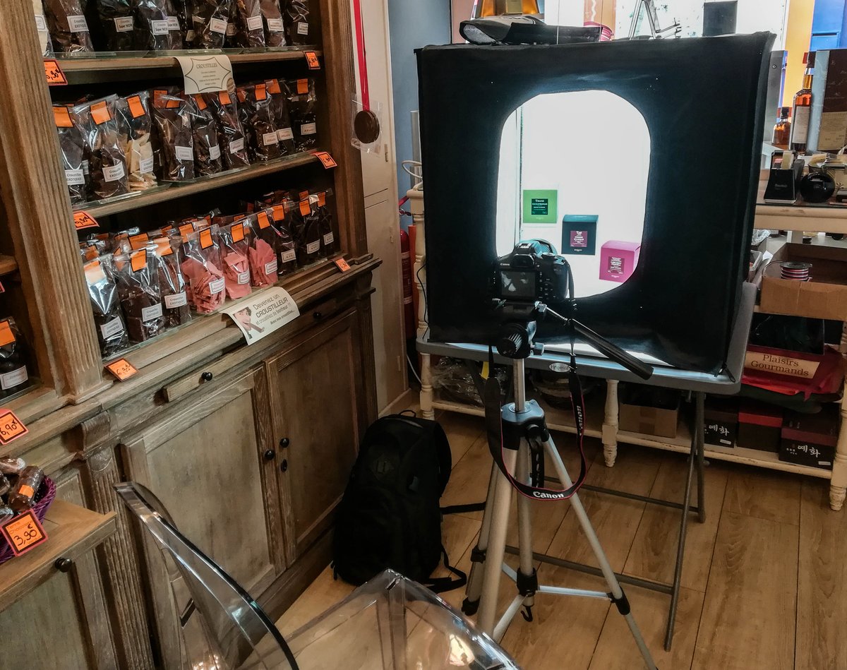PaysdeVerdun's tweet photo. On accompagne les 1ers artisans / commerçants inscrits sur la plateforme Côté Meuse sur la prise de photos et l'utilisation de la plateforme. Vous n'êtes pas encore sur #CoteMeuse ? Contactez la CCI (Laura Landreau) ou la Smd Pépinière (Margot Tramaille) #commerceLocal https://t.co/Ey1BEbe3G2