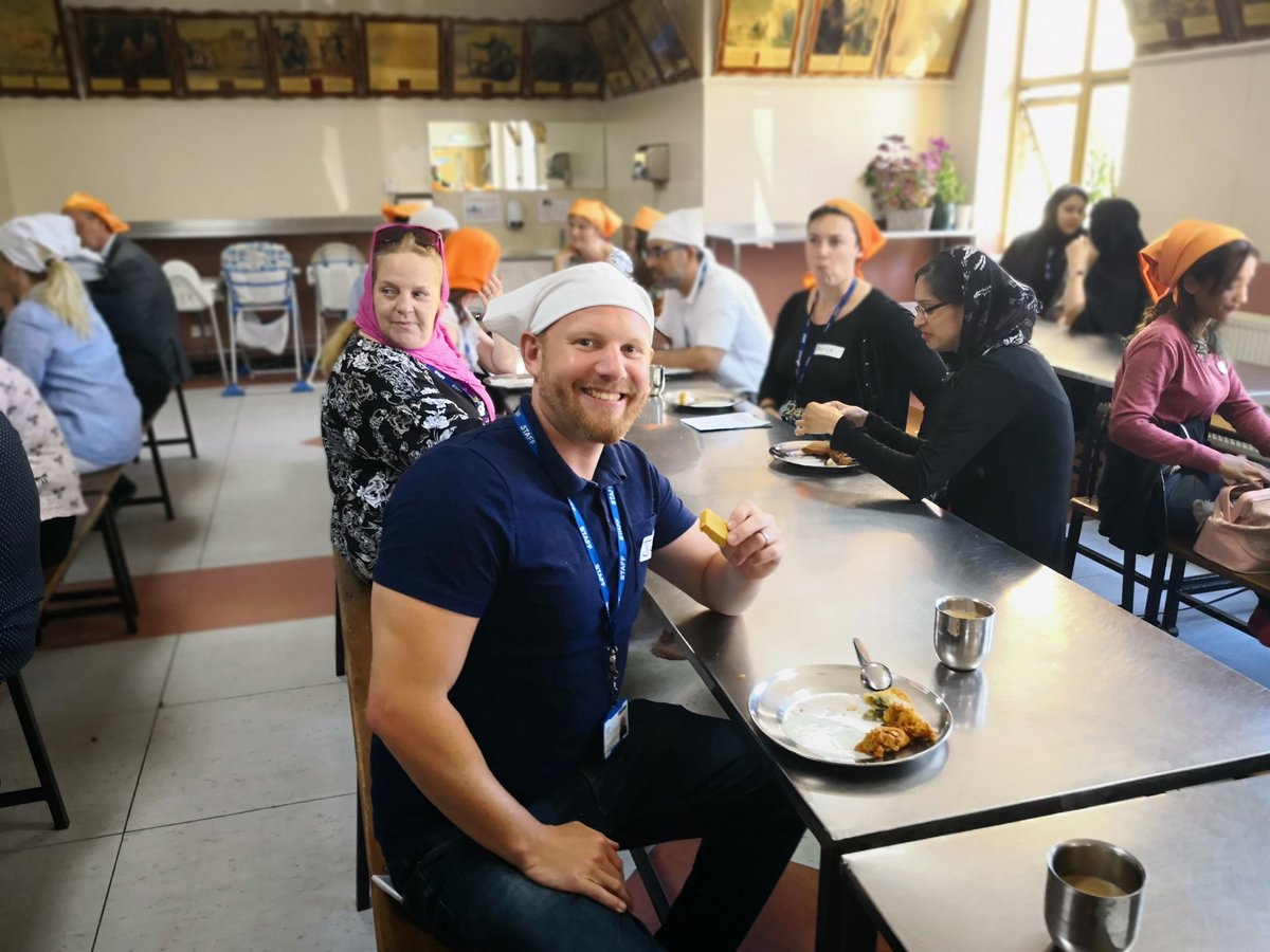 Iconic places of worship tour has started with a fantastic start and breakfast at Gobind Sikh temple at Bradford. Next stop shree Temple leeds rd. @SaferStrongerBD <a href="/BelievingInBfd/">Believing In Bfd</a> <a href="/PeopleCanBD/">People Can #MakeADifference</a> @ianmday <a href="/WYP_SaferBD/">Bradford Stronger Communities Team</a> <a href="/bradfordmdc/">Bradford Council</a> <a href="/WypJames/">wypJamesBagnall</a>