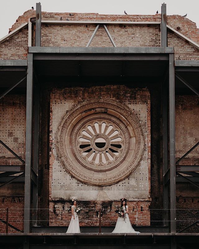 Paris has me reminiscing over this bridal shoot with <a href="/moelleux_events/">Moelleux Events</a> and Berta. The architecture, the food, the fashion, it really is magical here. ✨ ift.tt/2KcsiCH