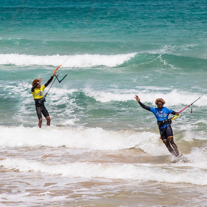 INNSiDEFuertev's tweet photo. If you have missed it, check it here how it's going the @FuerteWorldcup https://t.co/MW7x2k5JHe #gkaworldtour #kite #straplessfreestyle #reneegli #fuewc18 https://t.co/iqmq99qY2B