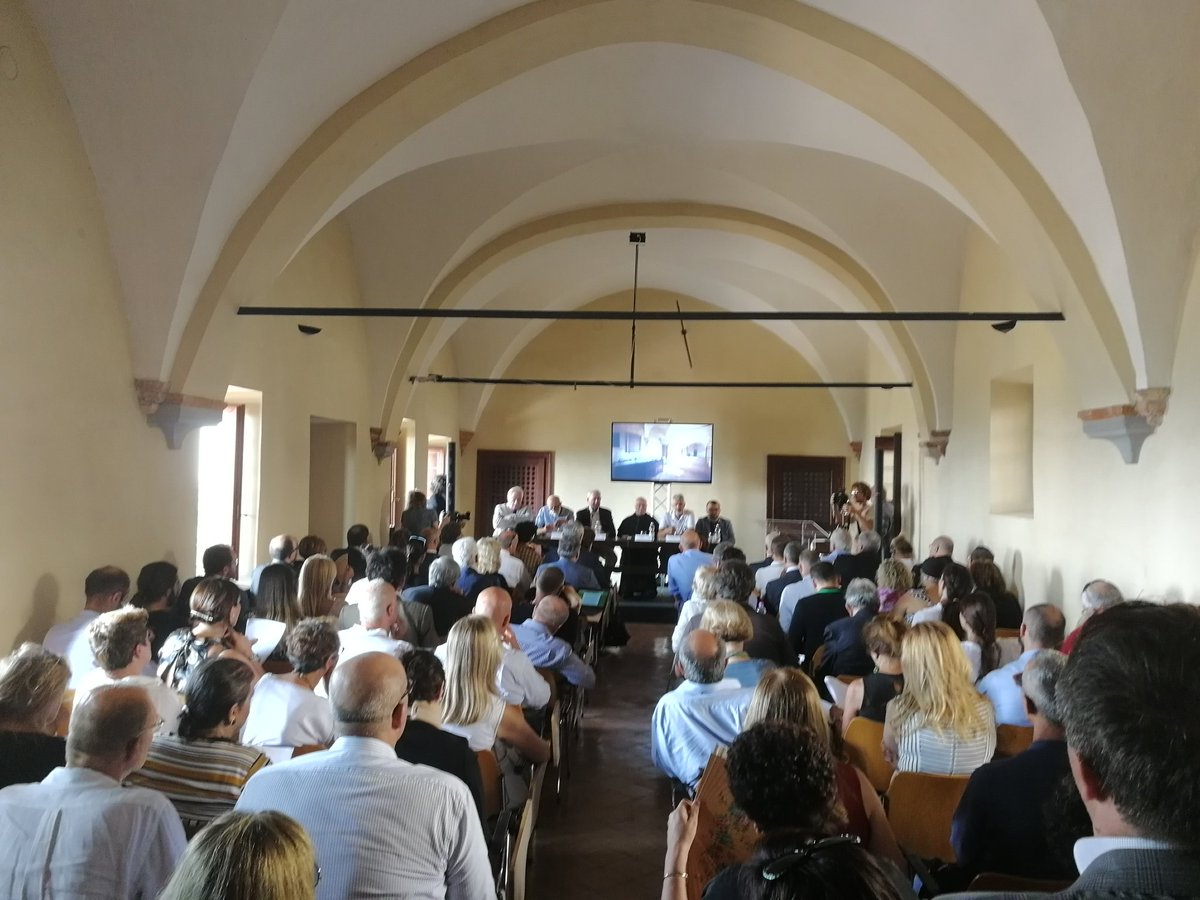 Holding Terra Moretti tweet media