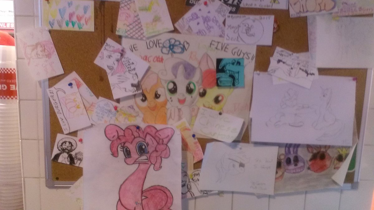 mcmiag's tweet photo. ah 2015..... #Bronycon2015 #BronyconMoments @strumpetchan @7thElementMusic @chelis714 https://t.co/kN1WuDLxm3