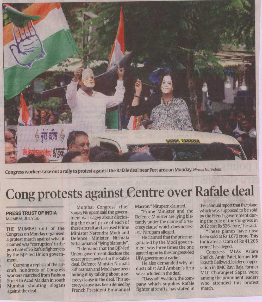 bhushankpatil12's tweet photo. Press Articles of massive Protest led by Mumbai Congress President @sanjaynirupam yesterday against Modi Gov's #RafaleScam ..Protest was from Fashion street to Azad Maidan where local people of Mumbai &amp; congress workers were united to raise voices against BJP Gov Led #RafaleScam https://t.co/hkSC1Zp1Jl