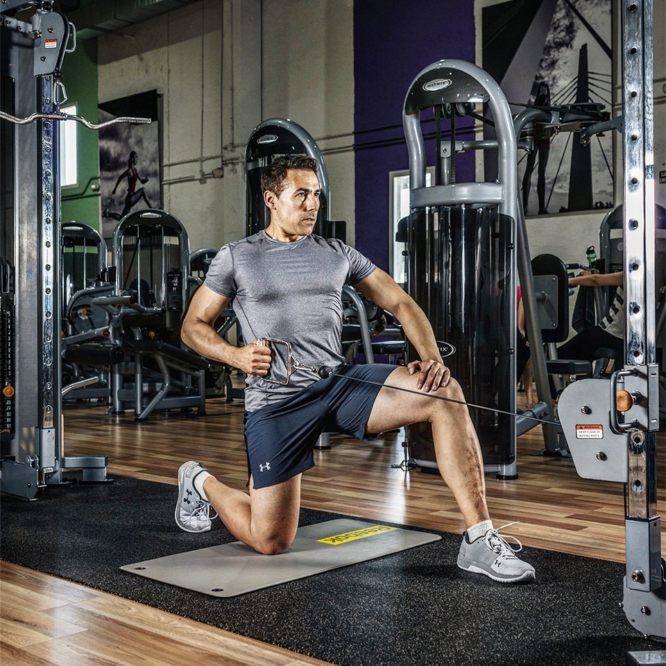 domingosanchez_'s tweet image. Arrodíllate para tu remo; unilateral, cadera neutra, participación del glúteo contralateral... una opción al clásico en polea baja que tu espalda lo agradecerá. #pull #fuerzafuncional