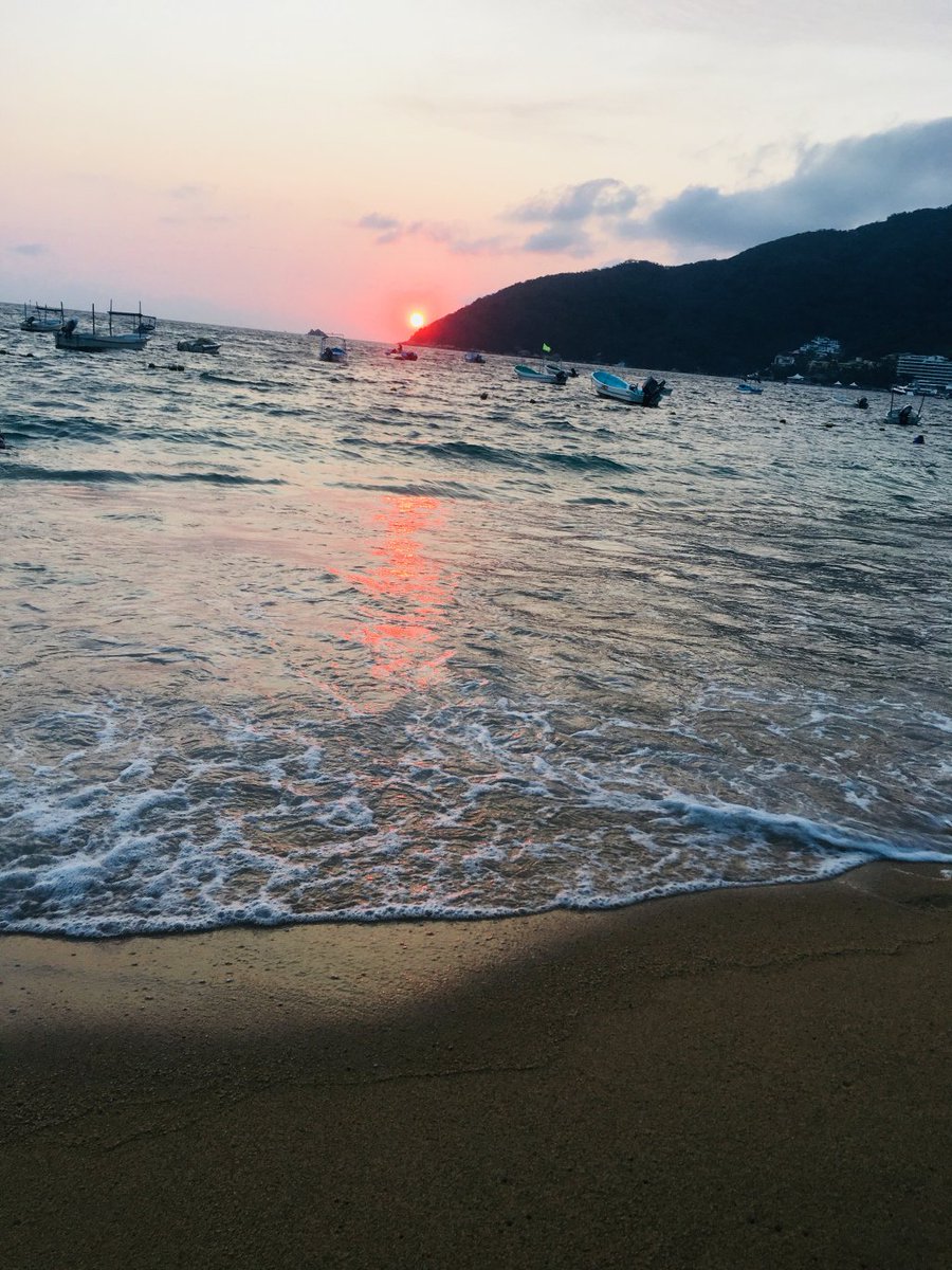 R0siT's tweet photo. 31 de julio 2018 https://t.co/s8nwz8H4Vx https://t.co/O9ZThEg5ih
