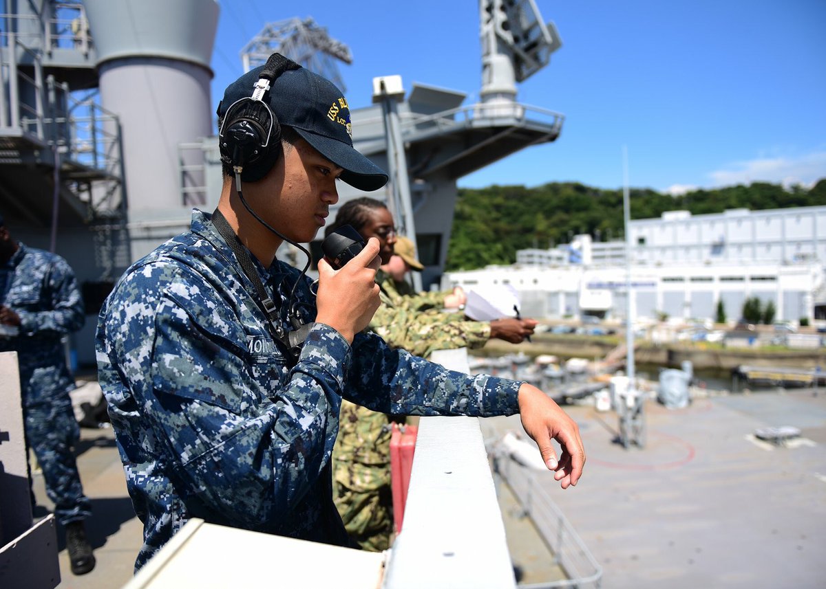 NavysFlagship's tweet image. Away the SNOOPIE Team, away! During a General Quarters drill, Blue Ridge SNOOPIE team members tracked and photographed a simulated foreign vessel. #FinestintheFleet #NavysFlagship