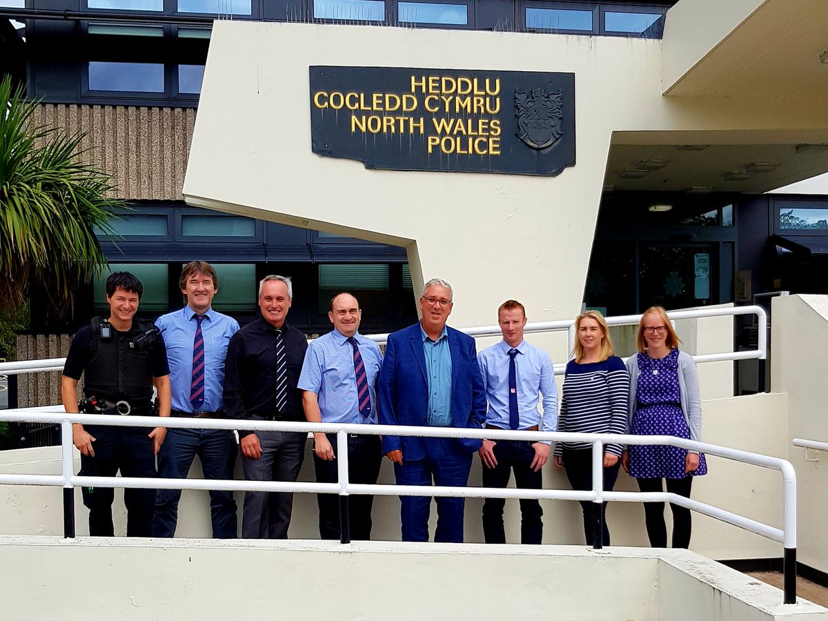 Excellent meeting with <a href="/FUW_UAC/">FUW - Undeb Amaethwyr Cymru</a> and @ArfonJ PCC to discuss rural policing in North Wales and our on going work with Dyfed Powys.

Lots to discuss👍🚜🏴󠁧󠁢󠁷󠁬󠁳󠁿