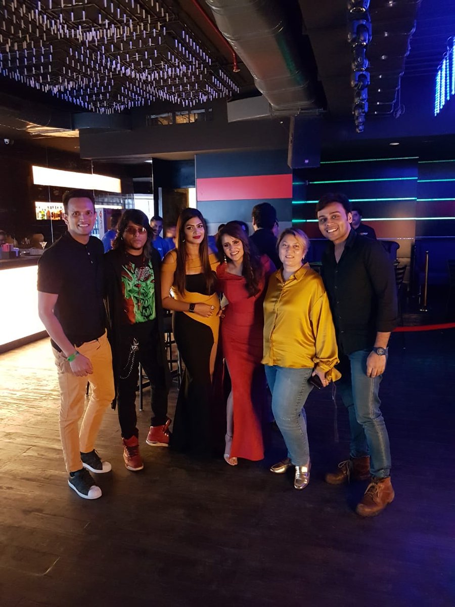 khandurishweta's tweet photo. With Friends &amp; family together 
Some more pictures from the launch of #MainHusnHoon 
@djsheizwood #InndreshBadola,@shibanikashyap #KunwarJuneja #AzizZee
@PiictureNKraft @parulchawla9

#MainHusnHoon #Actress #Bollywood #Sensuous #Glamour #Model #ShwetaKhanduri https://t.co/f5gfyw1OAI
