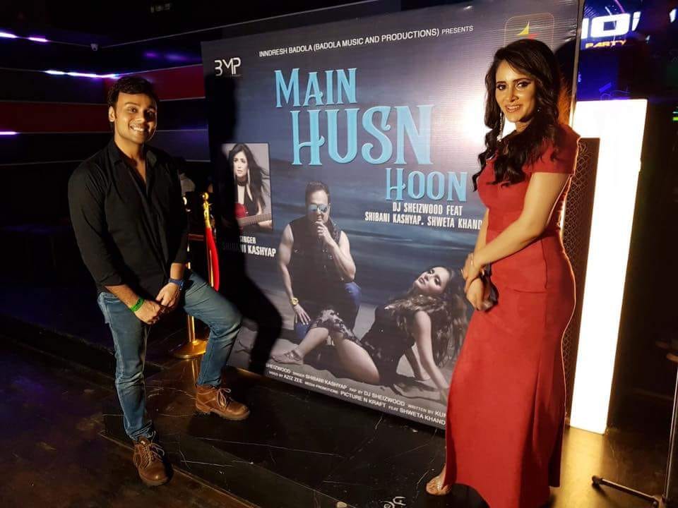 khandurishweta's tweet photo. With Friends &amp; family together 
Some more pictures from the launch of #MainHusnHoon
 
@djsheizwood #InndreshBadola,@shibanikashyap #KunwarJuneja #AzizZee
@PiictureNKraft @parulchawla9

#MainHusnHoon #Actress #Bollywood #Sensuous #Glamour #Model #ShwetaKhanduri https://t.co/ASSVcsmWvx