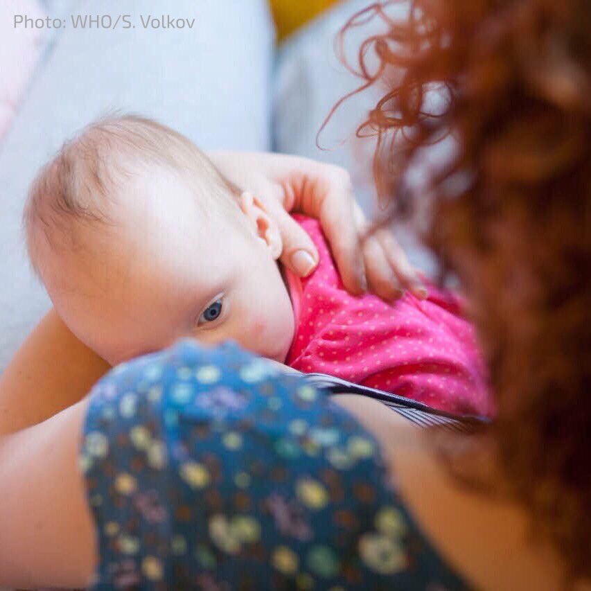 Breastmilk is called the baby’s ‘first vaccine’.

Newborns who get breastfed in the first hour of life are significantly more likely to survive.

Let's support #breastfeeding.

👶🏾👶🏻👶👶🏽👶🏿