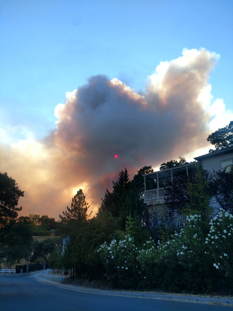 JeremyRJeffers's tweet image. #norcalfire #Lakeportfire #yesterday #boggslane #whereisjoshbrolin #andheroicrecoveringaddicts 

Am I getting the handle of Twitter?!