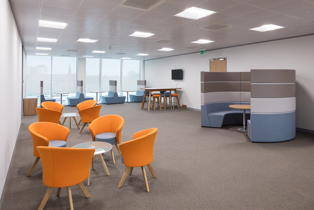Desso_UK's tweet image. Five variations of our Iconic #carpet tile range were used to create this vibrant space for national bus operator Stagecoach when they recently relocated offices - what do you think? #interiors