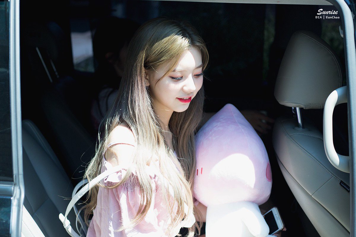 Sunrise_na's tweet photo. 180731 톡쏘는 싸인회 퇴근 은채 3pic
은채 미모 무엇....? 💕
#다이아 #은채 #권은채 #DIA #Eunchae https://t.co/wx8QwHwpeZ