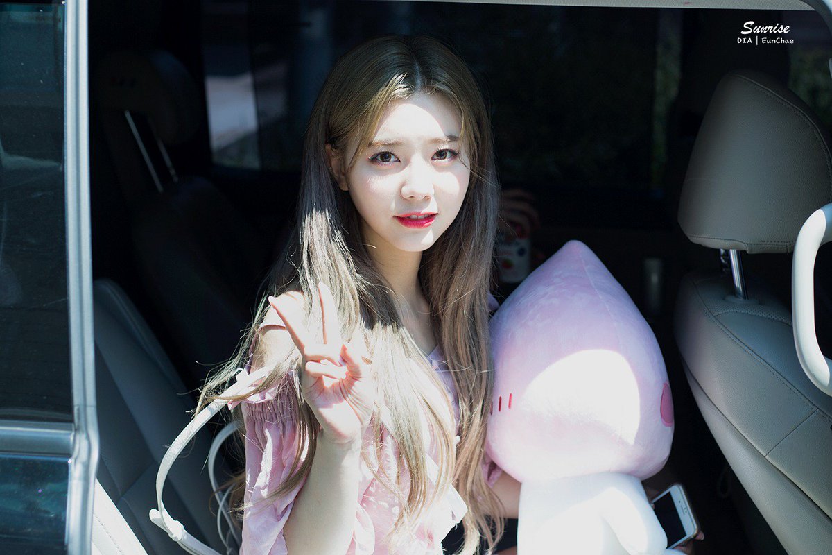 Sunrise_na's tweet photo. 180731 톡쏘는 싸인회 퇴근 은채 3pic
은채 미모 무엇....? 💕
#다이아 #은채 #권은채 #DIA #Eunchae https://t.co/wx8QwHwpeZ