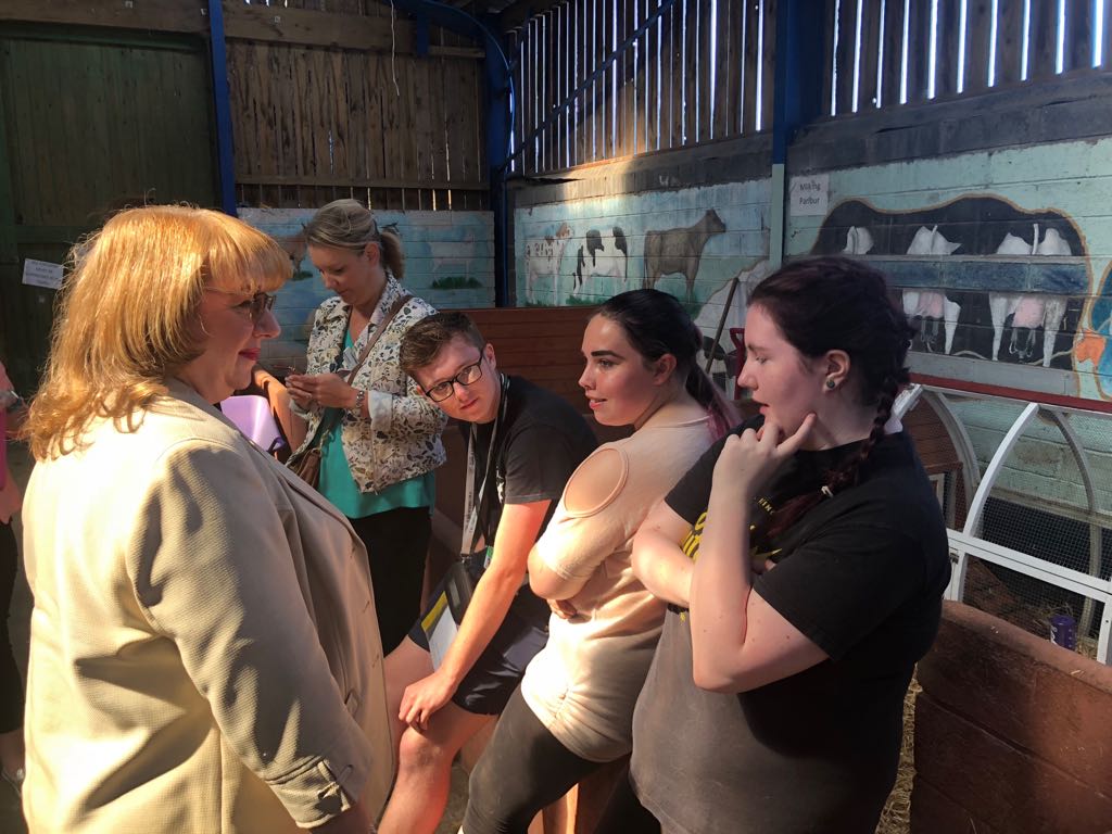 SharonHodgsonMP's tweet photo. Great to visit Page Pastures Farm in Sunderland to see the fantastic work of those participating in this year's @NCS summer programme. Keep up the good work and enjoy the experiences 👍🐴🐷🐑🐣 #NCSSunderland https://t.co/5I2Q5N9z5M