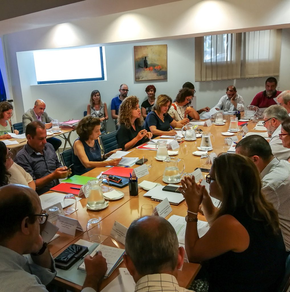 JesJuradoSegui's tweet photo. Despres de mesos de feina per fer el traspàs de les competències de polítiques d’igualtat i de LGTBI, dona inici la fase final de negociacions amb el @goib a la Comissió Mixta de Traspassos. Objectiu: impulsar polítiques de proximitat en igualtat https://t.co/oj0UuzAqQe