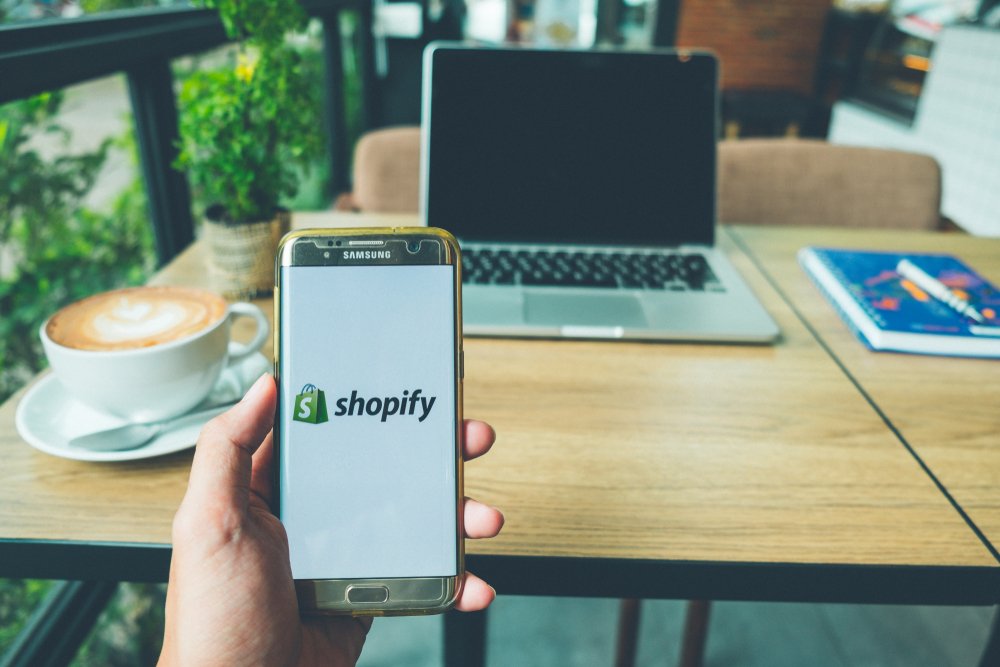 kanedavidson983's tweet photo. #Ecommerce Is Growing But Is Only 11.9% of Retail and multi Channel Ecommerce Enables Anywhere Buying📣⬇️
 https://t.co/2IKXYBFkH1

#ecommerce #shopify #dropshipping #affiliateecommerce #affiliateshopify  #sales #onlinebusiness #ecommercebusiness #shopifystore #dropshipping https://t.co/I6SVbJZyv8