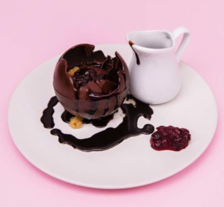 OchiaiBCN's tweet photo. ¡Ai la #Carmeta! ¿Conocéis este postre de #AulaOchiai? #Helado al gusto con galleta crujiente, presentado dentro de una esfera de #chocolatenegro con salsa de #chocolate 💓💗💖💗💓 https://t.co/M7lTjkJIuD